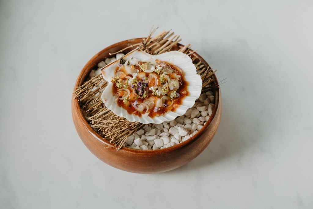 Small dishes - Hay smoked scallop tartare